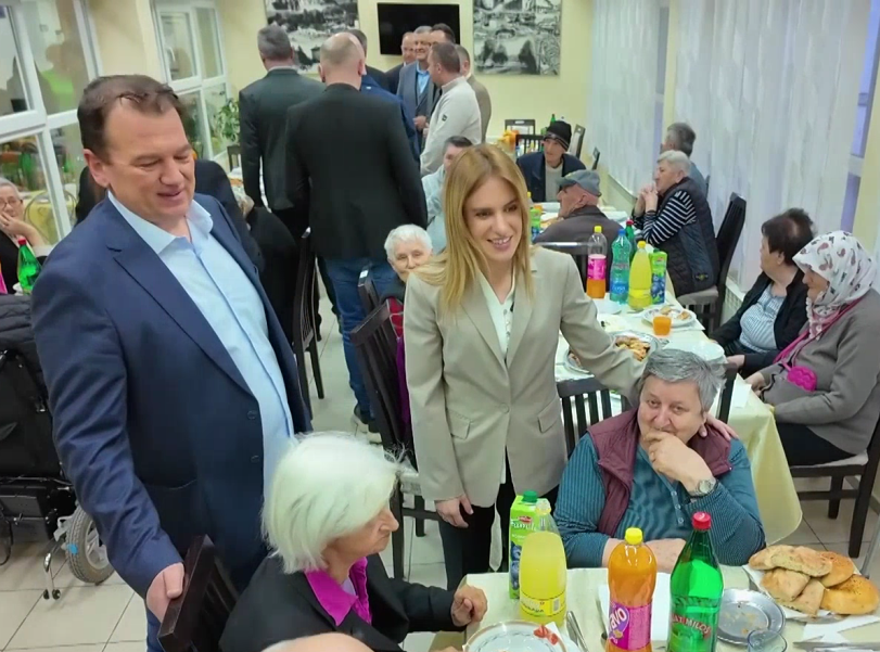Ministarka Đurđević Stamenkovski na iftaru sa korisnicima Gerontološkog centra u Novom Pazaru