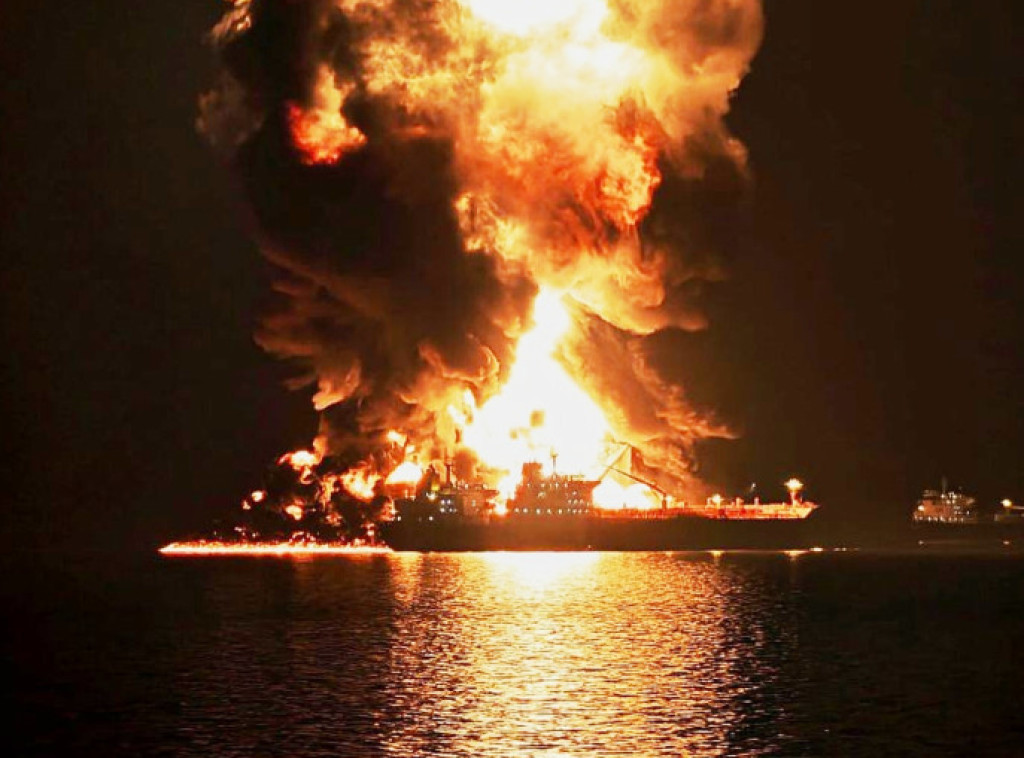 Tanker Zefiros pogođen projektilom tokom pretakanja nafte u Iraku