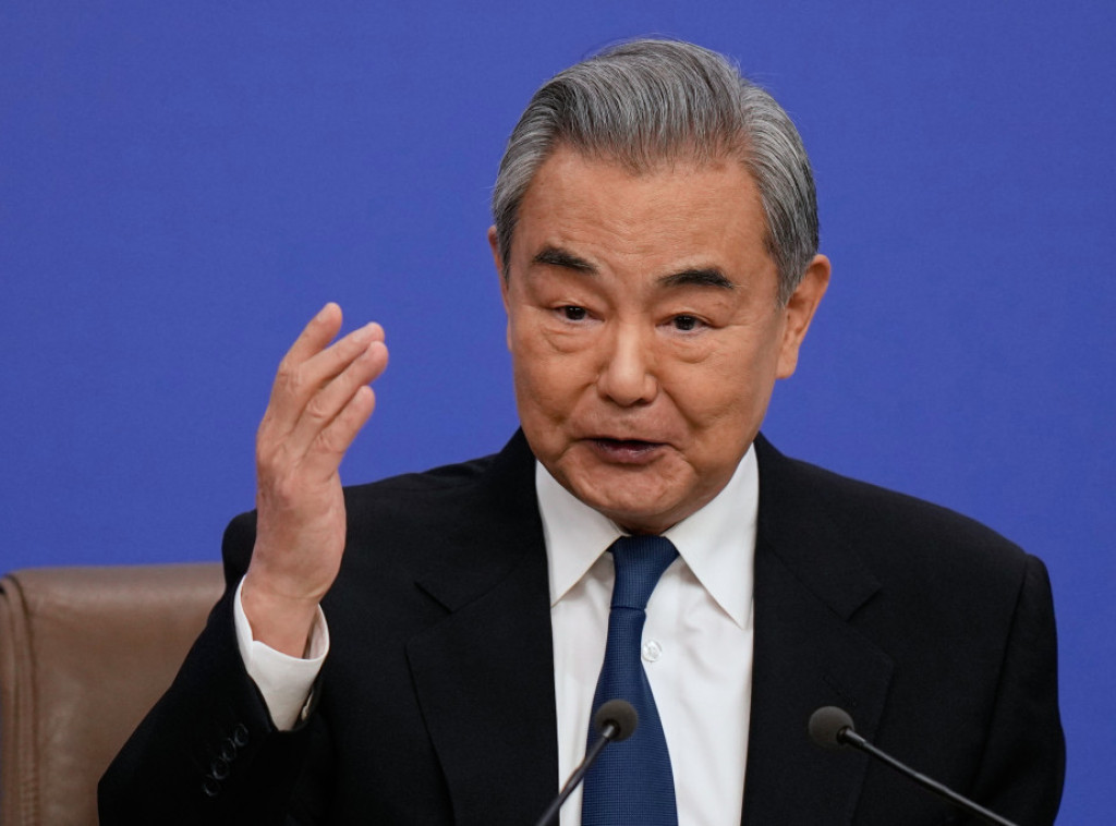 Vang Ji: Kina poziva na prekid vojnih operacija na Bliskom istoku
