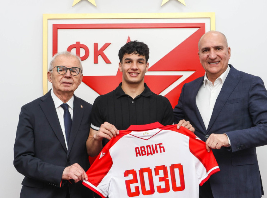 Fudbaler Crvene zvezde Adem Avdić produžio ugovor do juna 2030. godine
