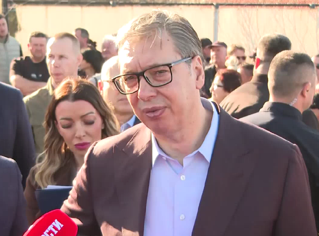 Vučić obilazi destileriju porodice Ivović u Kopljaru kod Aranđelovca