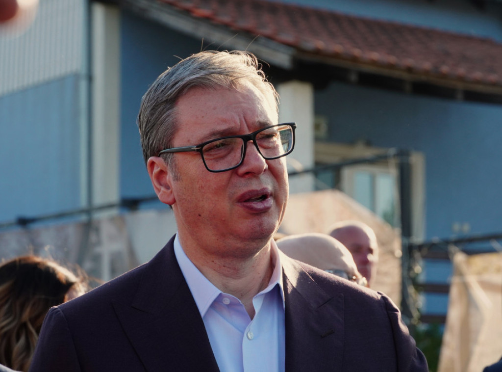 Vučić obilazi destileriju porodice Ivović u Kopljaru kod Aranđelovca
