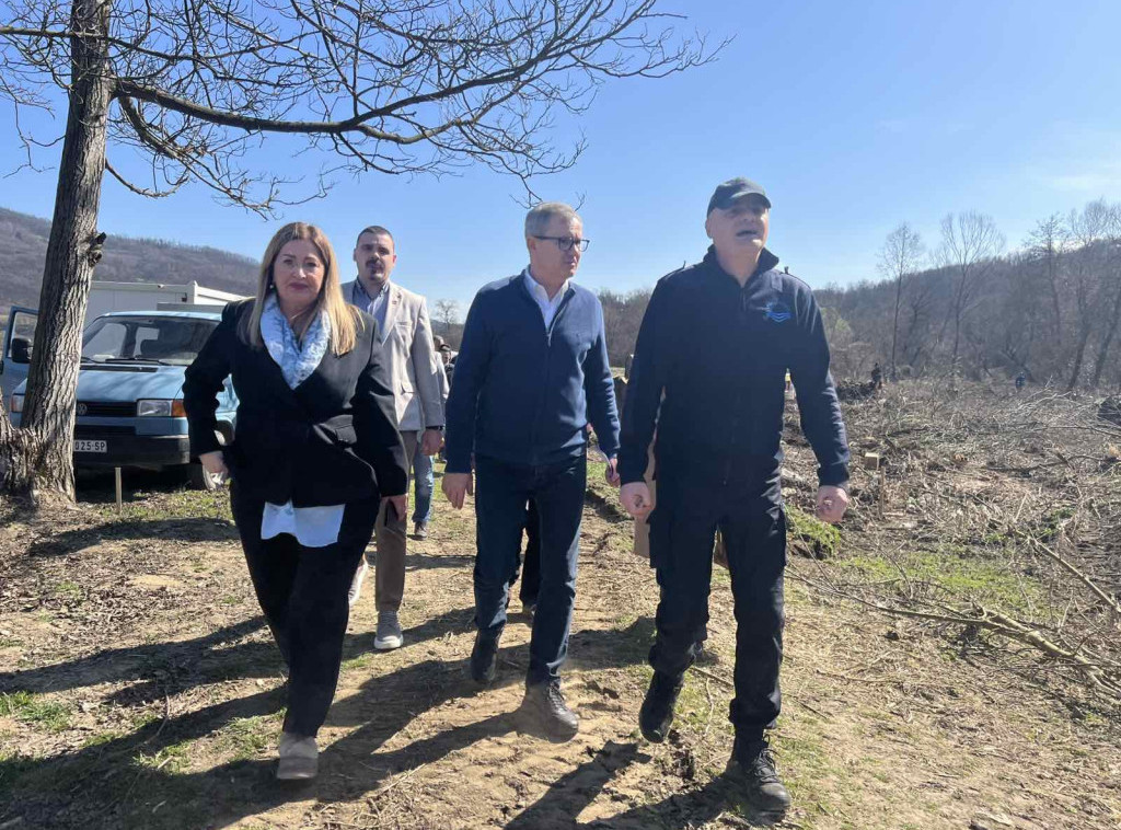 Ministar Glamočić: Radovi na zaštiti obale Đetinje u Sevojnu biće završeni za  mesec i po dana