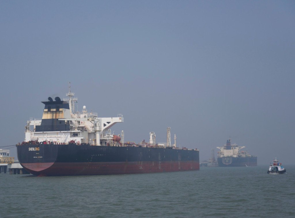 Zvaničnik: Iran razmatra dopuštanje prolaza nafte kroz Ormuski moreuz u juanima