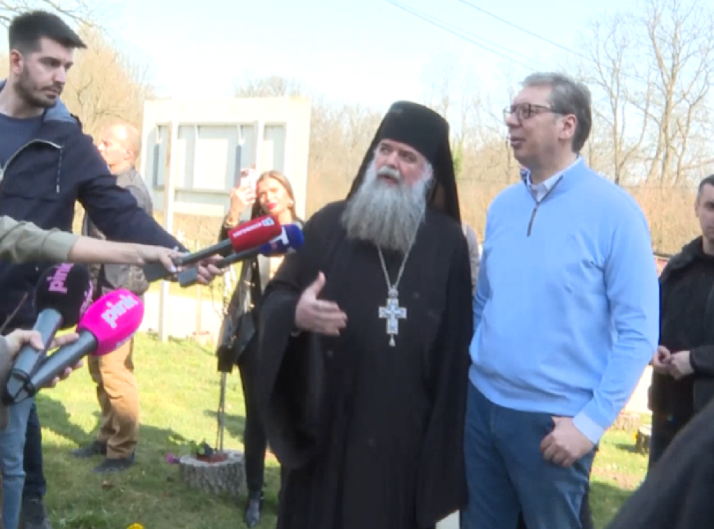 Aleksandar Vučić posetio selo Kusadak kod Smederevske Palanke, obilazi manastir Pinosava
