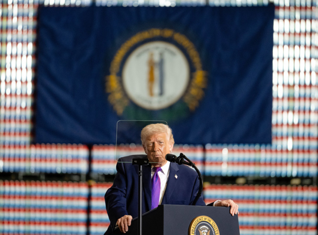 Tramp kritikovao neke medije zbog "obmanjujućih naslova" o pet aviona-tankera