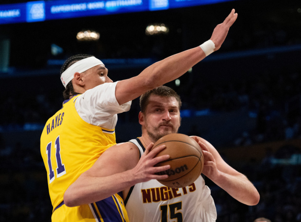 Srpski košarkaš Nikola Jokić ostvario tripl-dabl u porazu Denvera od Los Anđeles Lejkersa