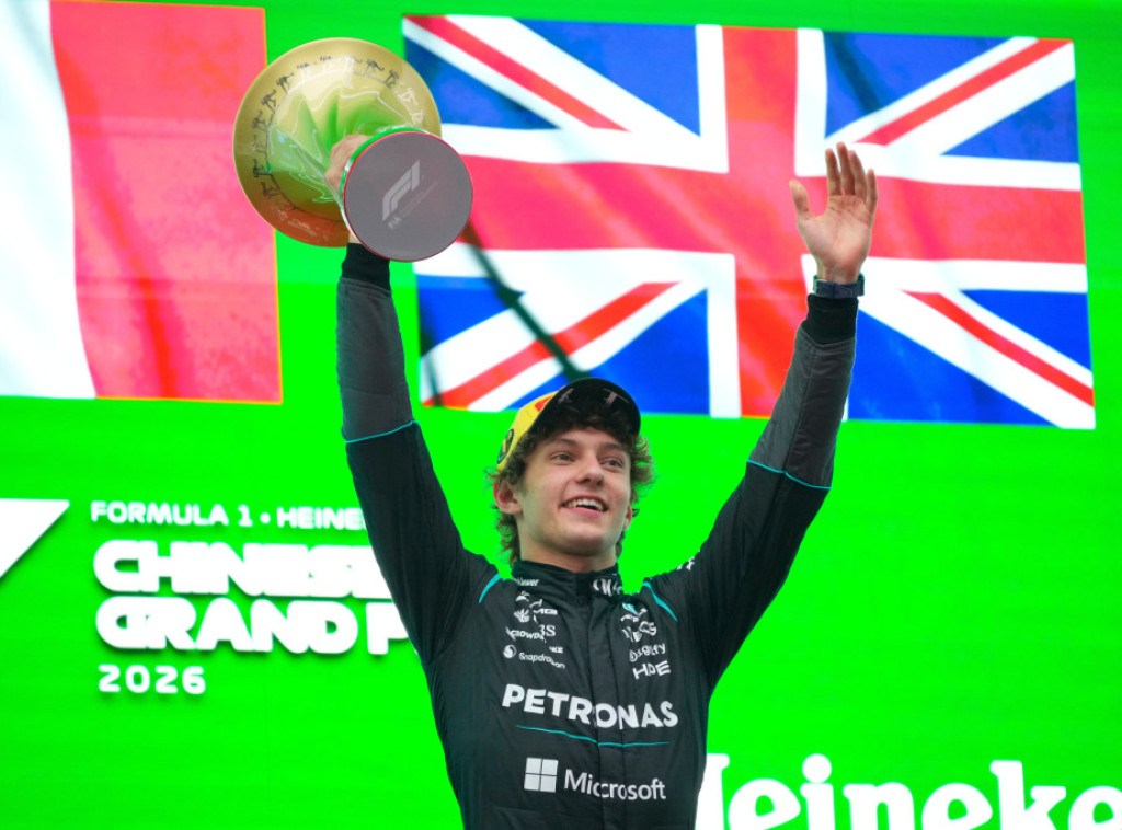 Vozač Mercedesa Kimi Antoneli ostvario prvu pobedu u karijeri na Velikoj nagradi Kine