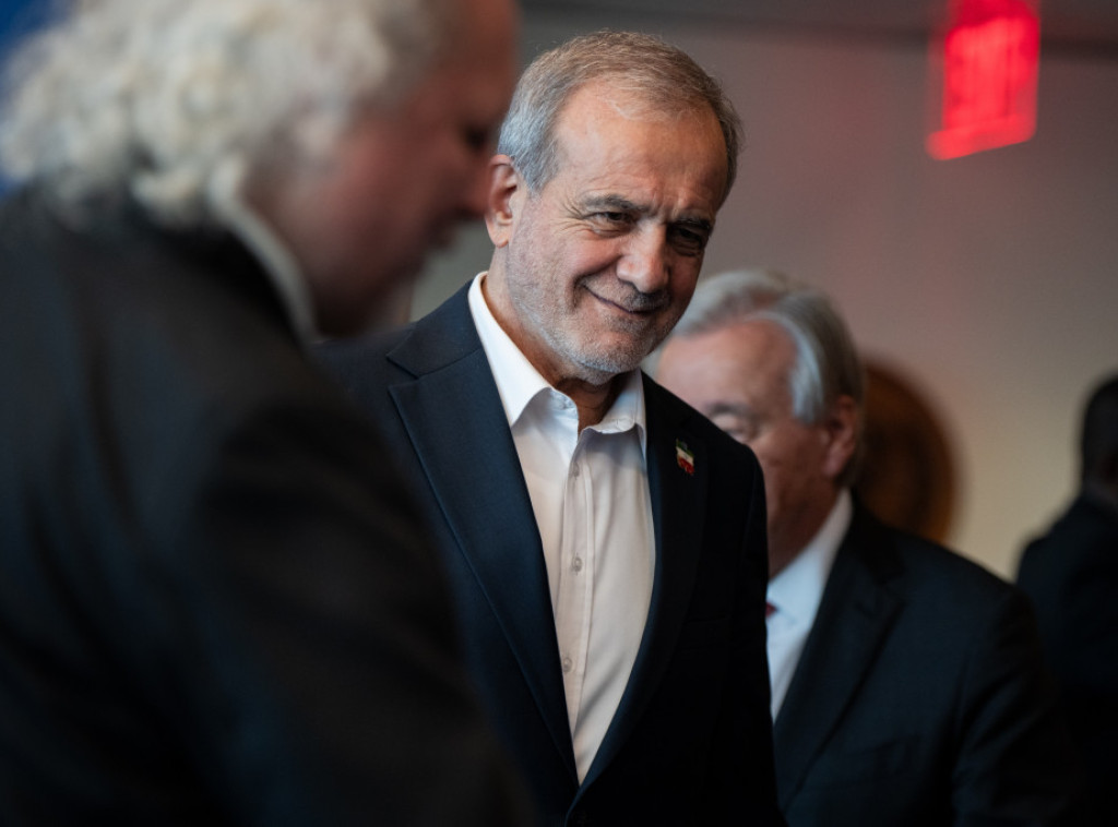 Pezeškijan Makronu: Iran ne okleva da se suprotstavi agresorima