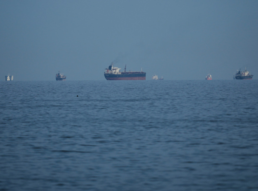 Cene nafte u blagom padu nakon što je nekoliko brodova prošlo kroz Ormuski moreuz