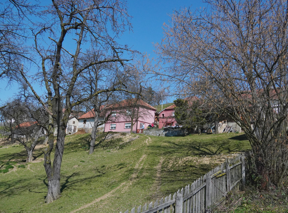 Poštanska marka "Krov" od 6. do 19. aprila u cilju finasiranja kupovine seoskih kuća