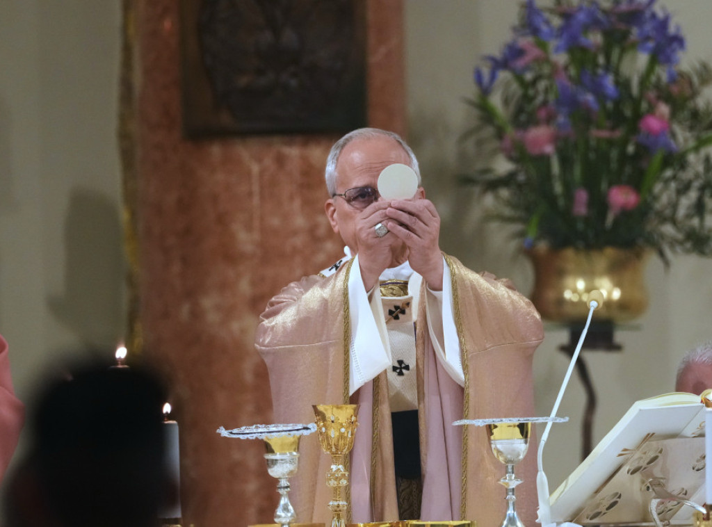 Papa u razgovoru sa palestinskim predsednikom Abasom ponovio zalaganje za mir