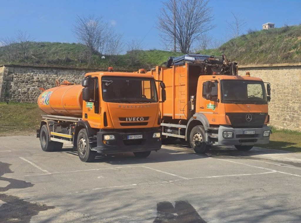 Gradska čistoća donirala dva vozila komunalnim preduzećima u Kladovu