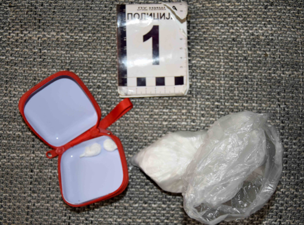 U Nišu uhapšen muškarac u čijem stanu su pronađene marihuana i kokain