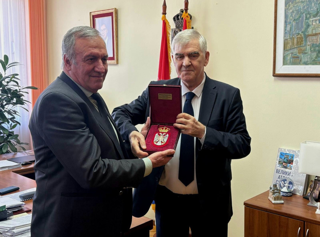 Ministar Beriša uručio priznanje Patročoju koji je 1999. zaustavio NATO voz ka Jugoslaviji