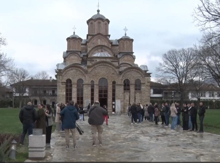Liturgijom i litijom u Gračanici obeležena slava Opštine i Mala Gospojina