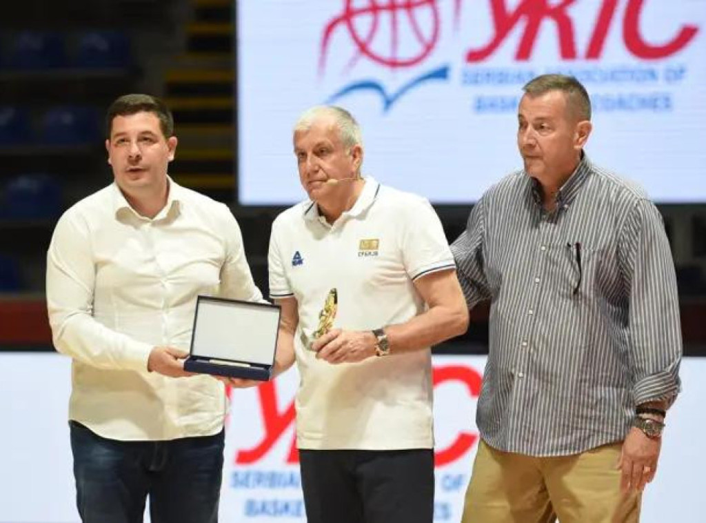 Željko Obradović predavač na Beogradskoj košarkaškoj klinici "Dušan Ivković"