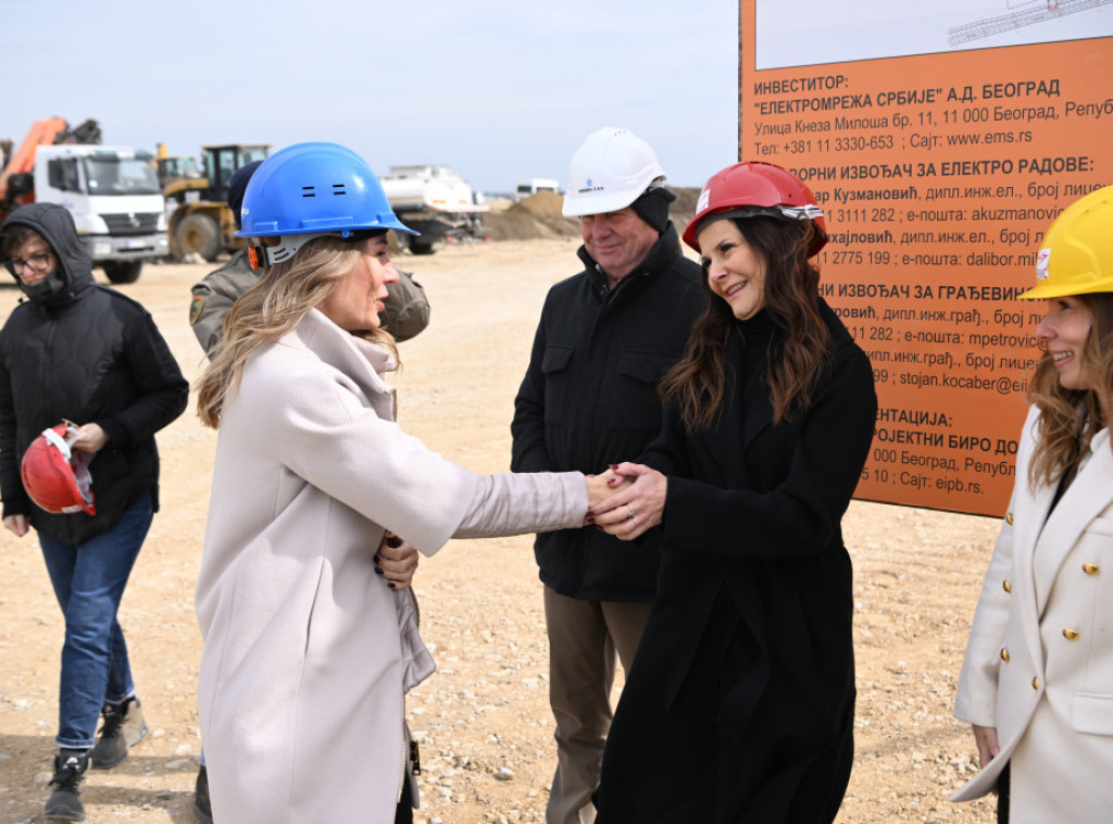 Dubravka Đedović Handanović i Jelena Matejić su obišle početne radove na izgradnji trafostanice u Ugrinovcima
