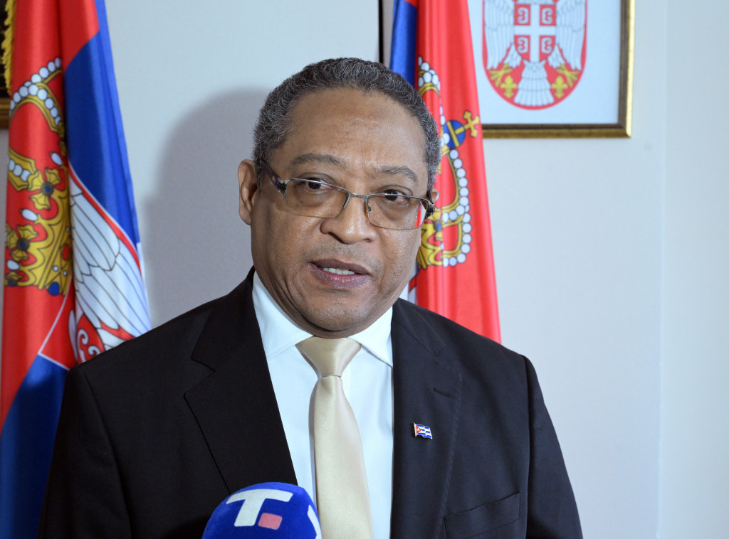 Ambasador Ernandez: Situacija na Kubi je komplikovana, nije istina da se Kuba urušava