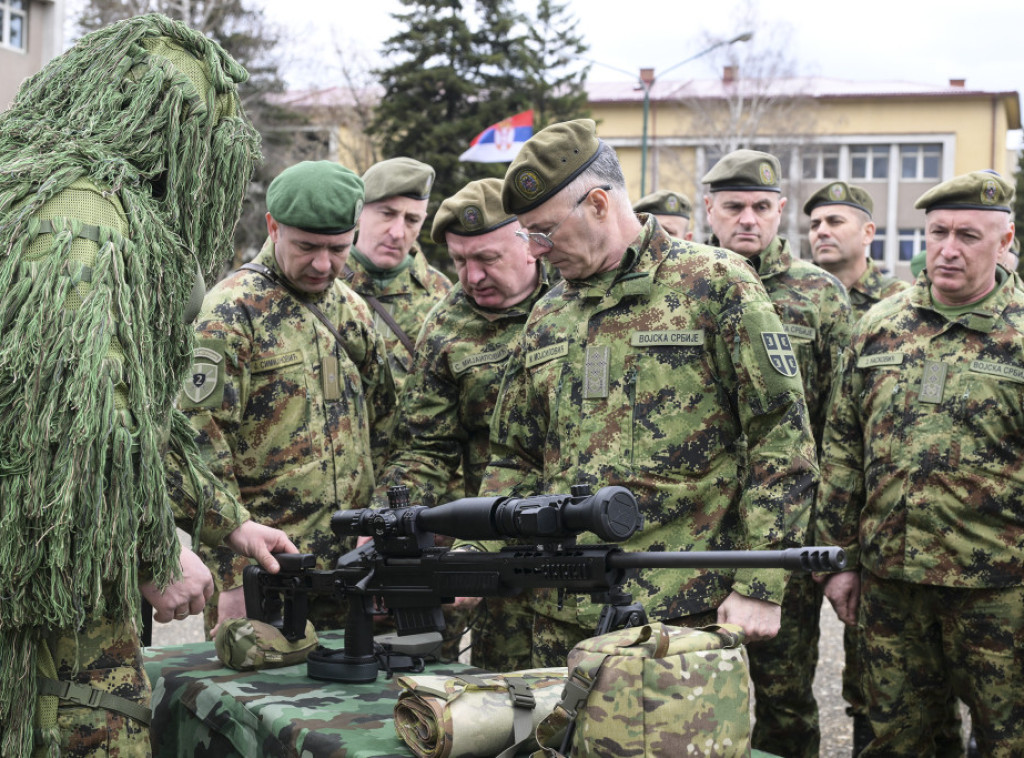 Mojsilović u obilasku jedinica u Kraljevu: Nastavljamo sa nabavkom naoružanja i opreme