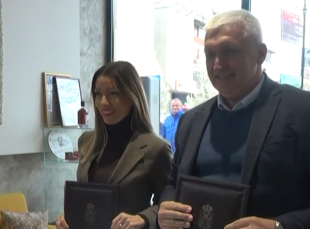 Adrijana Mesarović potpisala ugovor za obnovu Starog zdanja u Aranđelovcu, radovi za 60 dana