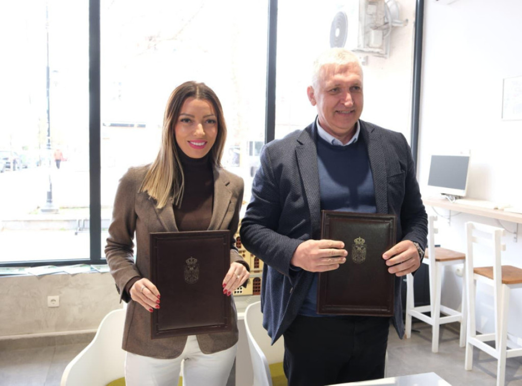 Adrijana Mesarović potpisala ugovor za obnovu Starog zdanja u Aranđelovcu, radovi za 60 dana