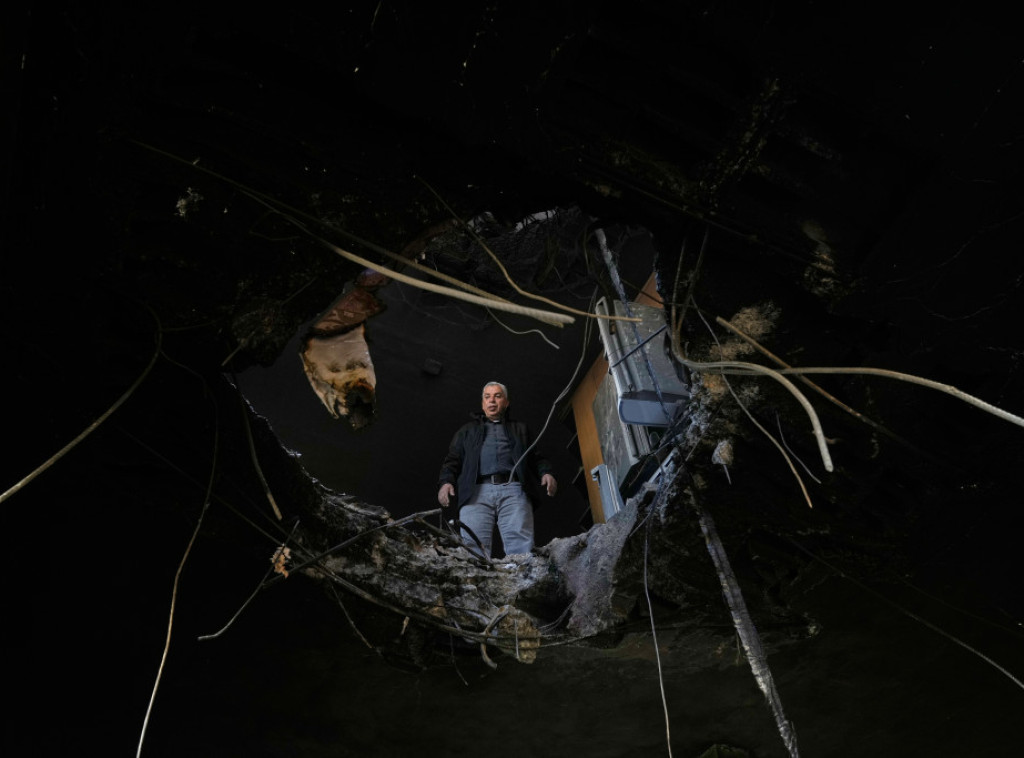 U iranskim raketnim udarima na centralni Izrael poginuo jedan muškarac