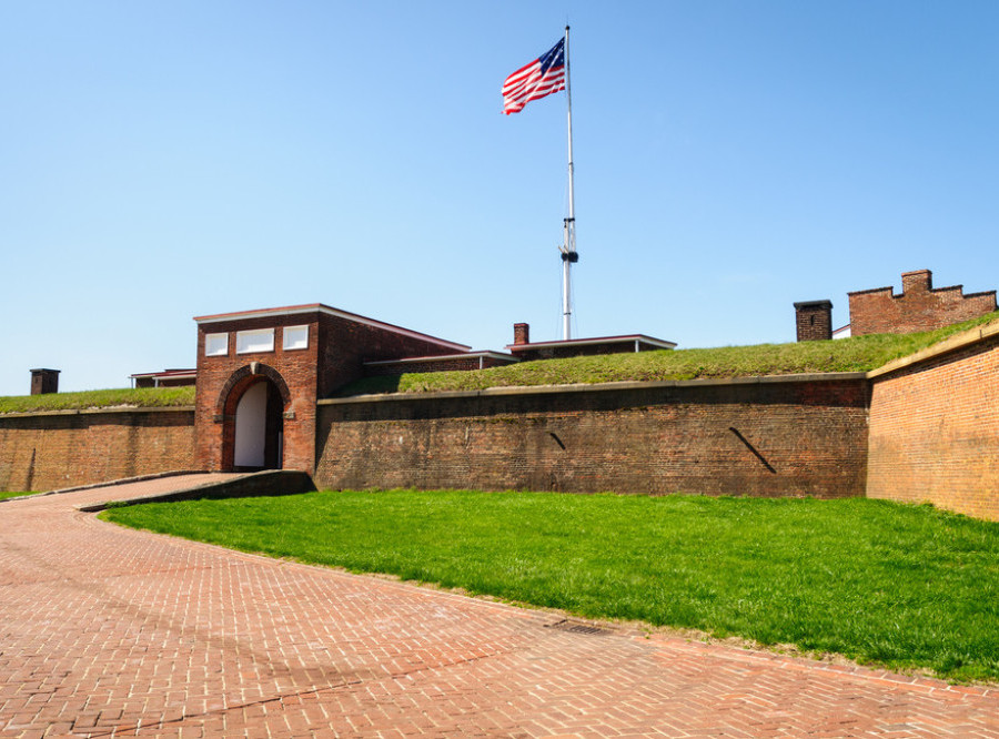 Neidentifikovani dronovi primećeni iznad baze u kojoj žive Rubio i Hegset