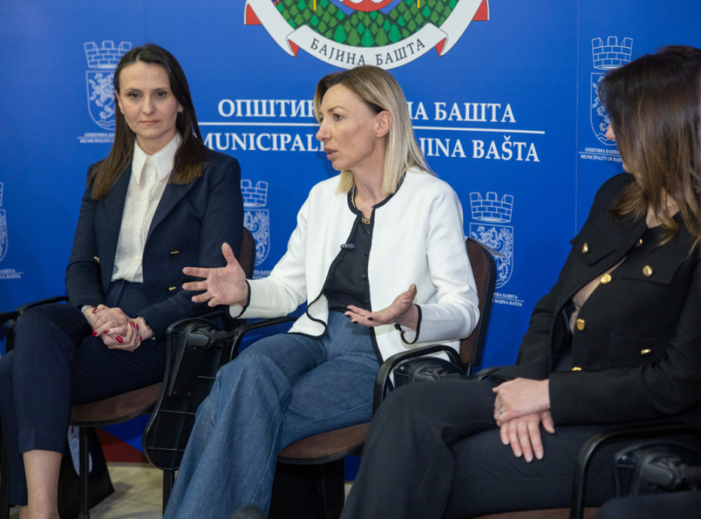 Ministarka Macura: Jedan od prioriteta mora biti osnaživanje žena u manjim sredinama