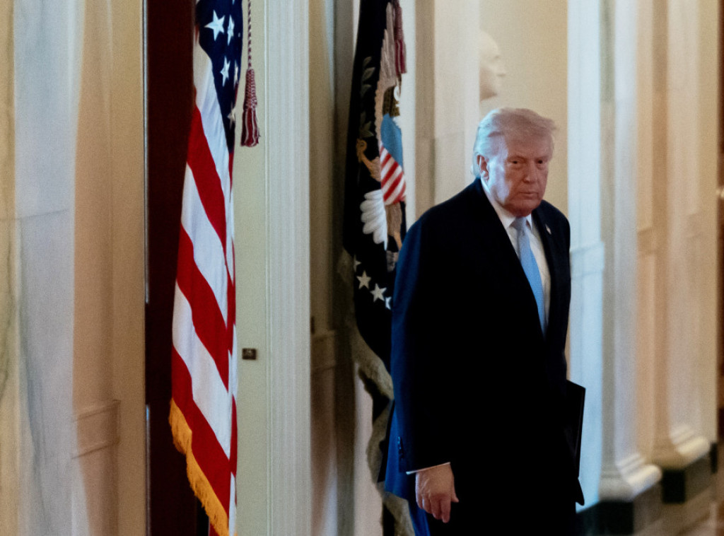 Tramp: Velika Britanija je trebalo da "reaguje mnogo brže" u vezi sa dozvolama za baze