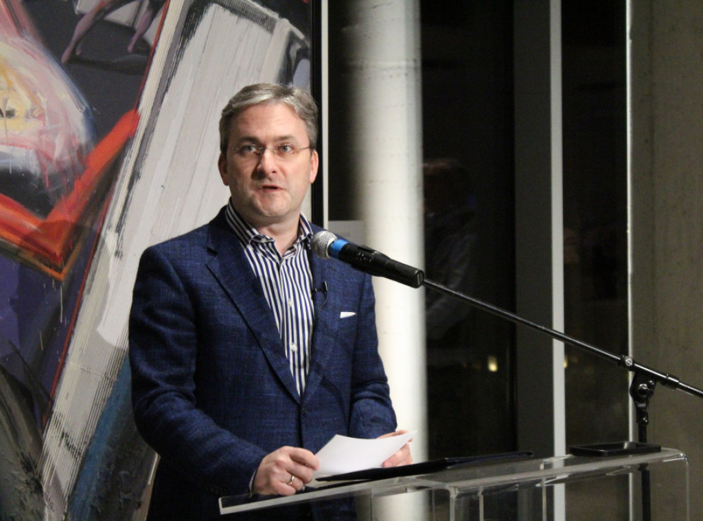 Ministar Selaković: Izložba Miloša Šobajića u vinariji "La gora" primer kulture življenja