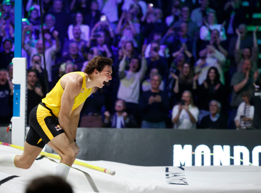 Švedski skakač s motkom Armand Duplantis četvrti put svetski dvoranski prvak