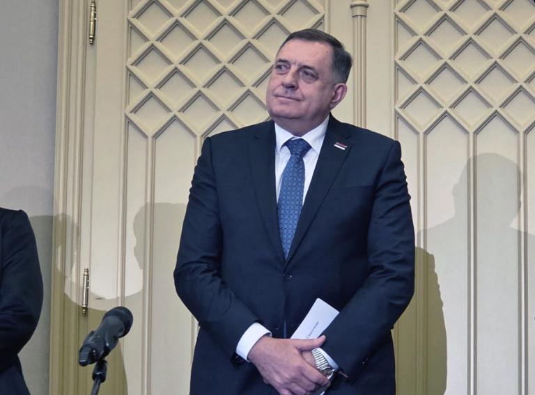 Dodik: Bećirović pati od krize identiteta, zato se lažno i predstavlja