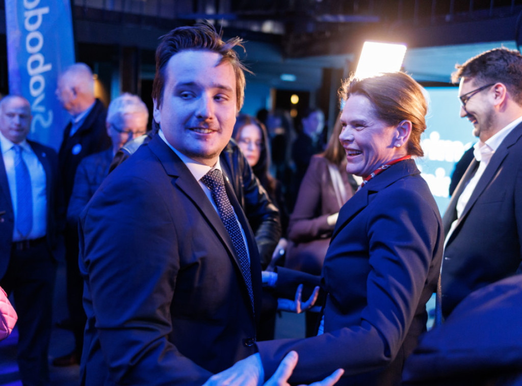 Zatvorena birališta u Sloveniji, izlazne ankete: Golob prvi, Janša na drugom mestu