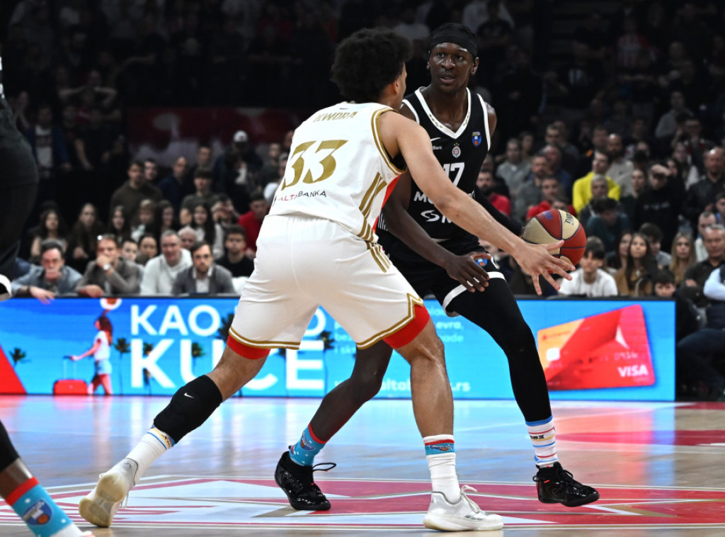 Košarkaši Crvene zvezde pobedili Partizan u derbi meču ABA lige