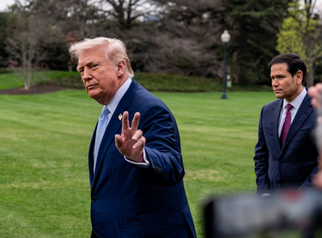 Tramp podelio na društvenim mrežama skeč o Starmeru u kojem izbegava njegov poziv