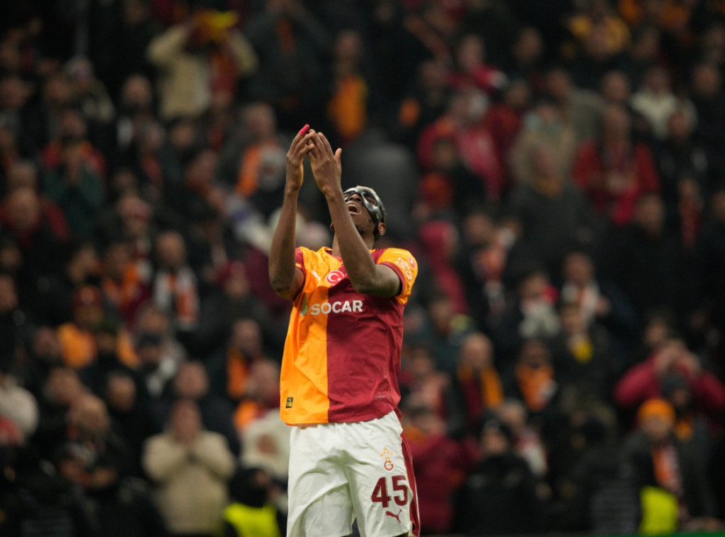 Fudbaler Galatasaraja Viktor Osimen uspešno operisan