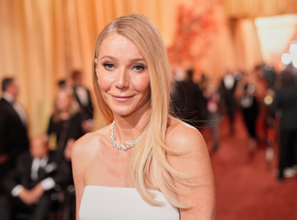 Gvinet Paltrou ponudila više od 500 ličnih predmeta na aukciji