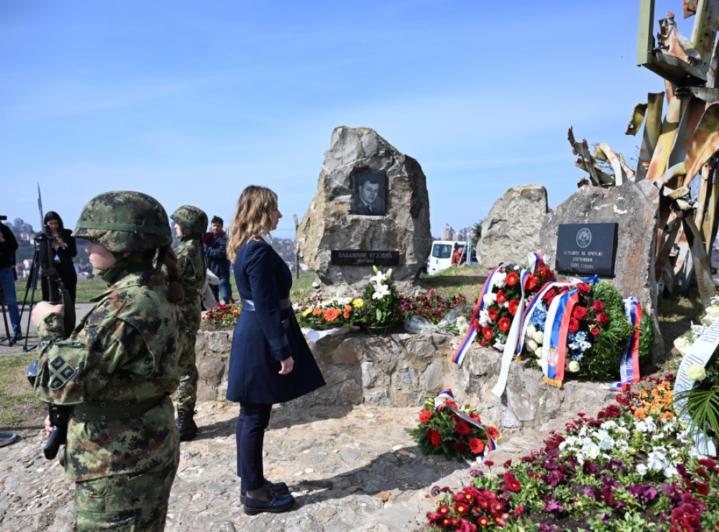 Položeni venci na Straževici gde je pre 27 godina pala prva NATO bomba u Beogradu 1999.