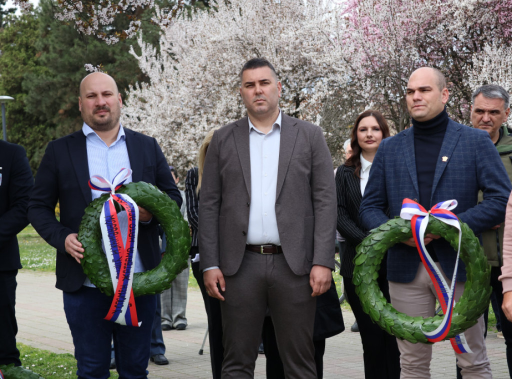 Čačak: Polaganjem venaca u Čačku obeleženo 27 godina od NATO agresije na SRJ