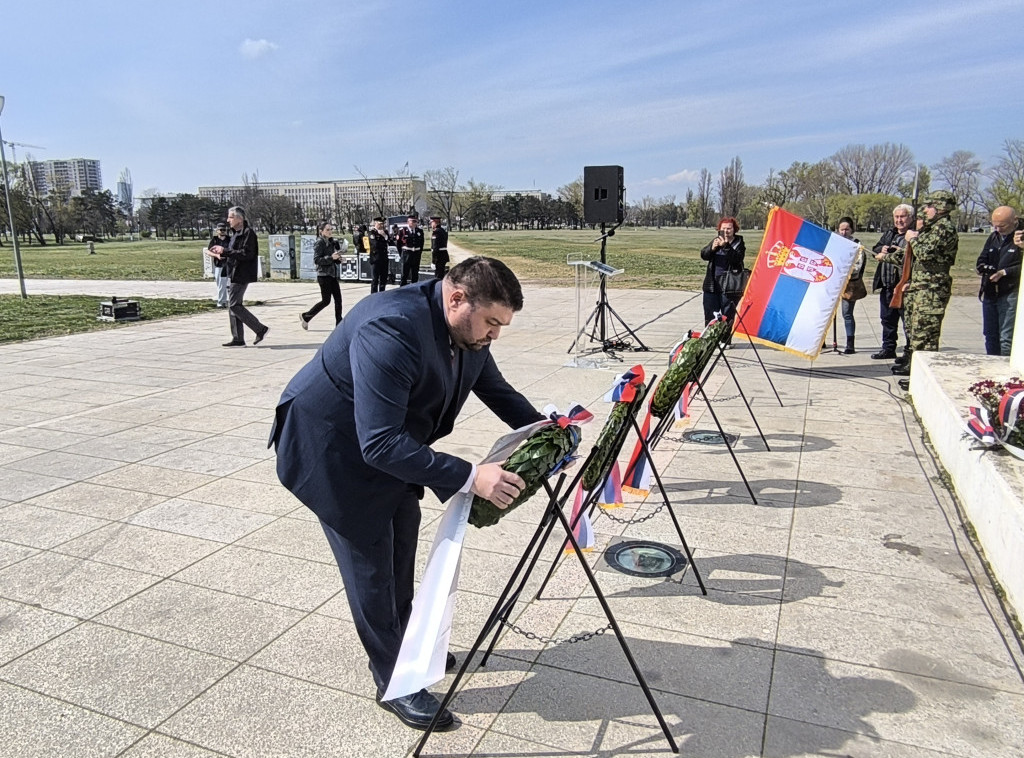 Položeni venci na spomenik "Večna vatra" na Ušču u čast stradalima u NATO agresiji