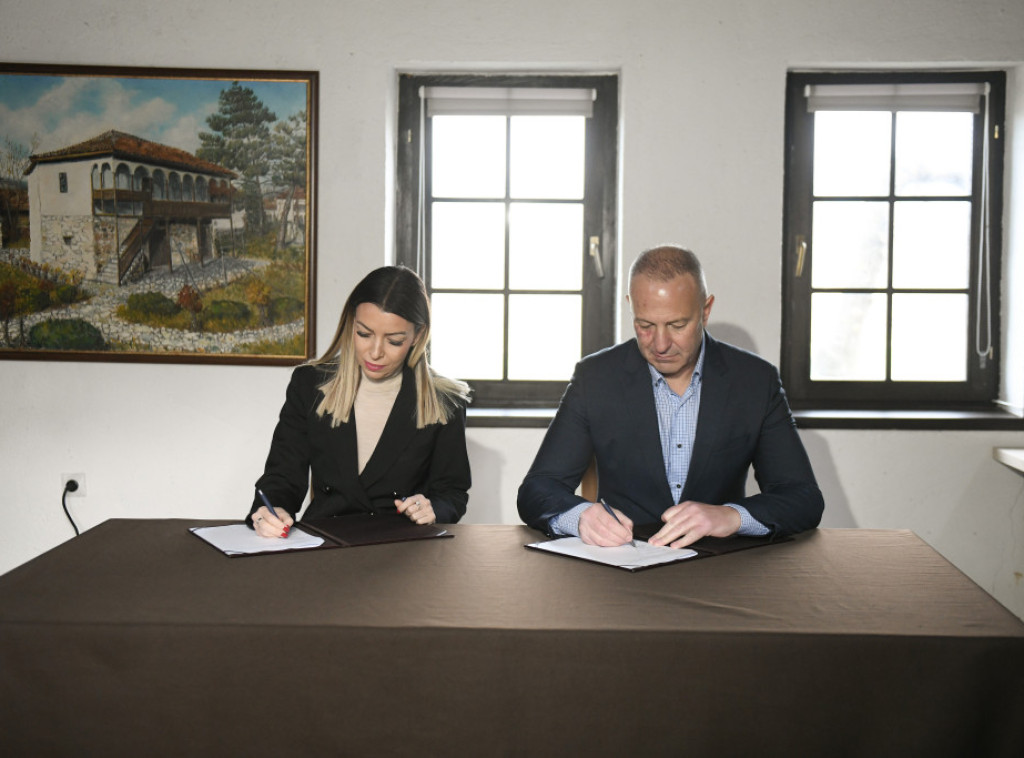 Adrijana Mesarović potpisala ugovor o infrastrukturnim ulaganjima u Knjaževcu