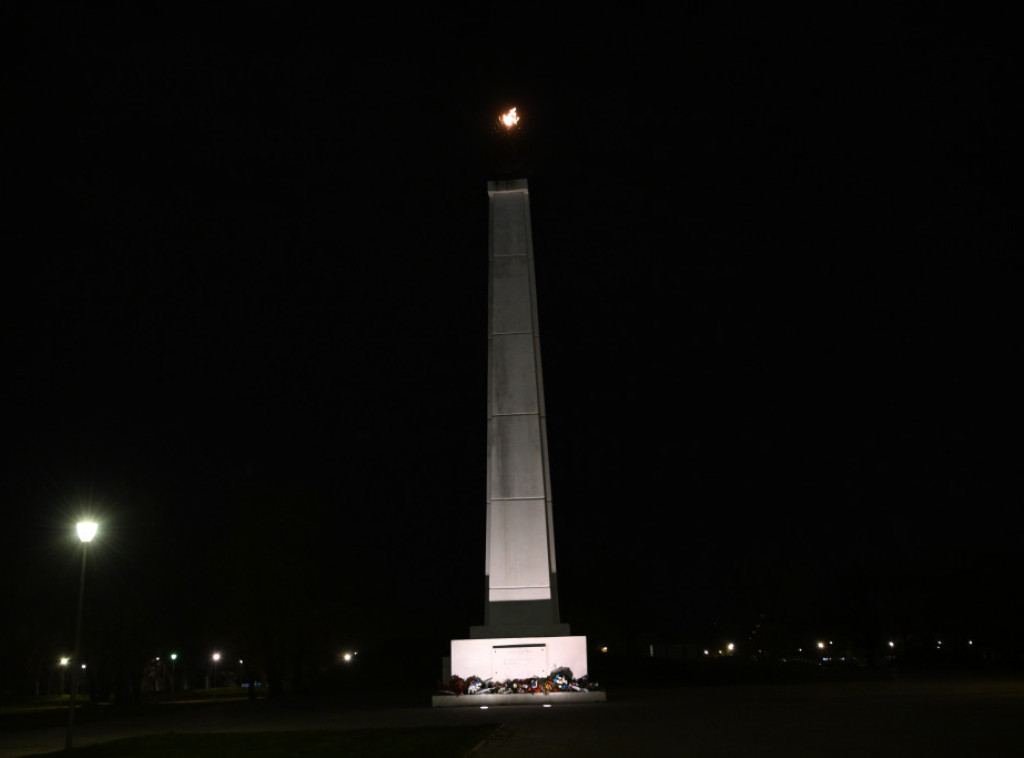 Upaljena "Večna vatra" na Ušću povodom obeležavanja godišnjice NATO bombardovanja