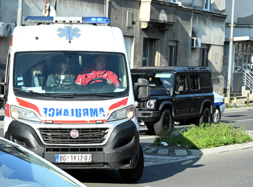 Miljana Kecmanović stigla u sud, prethodno dovezen njen sin