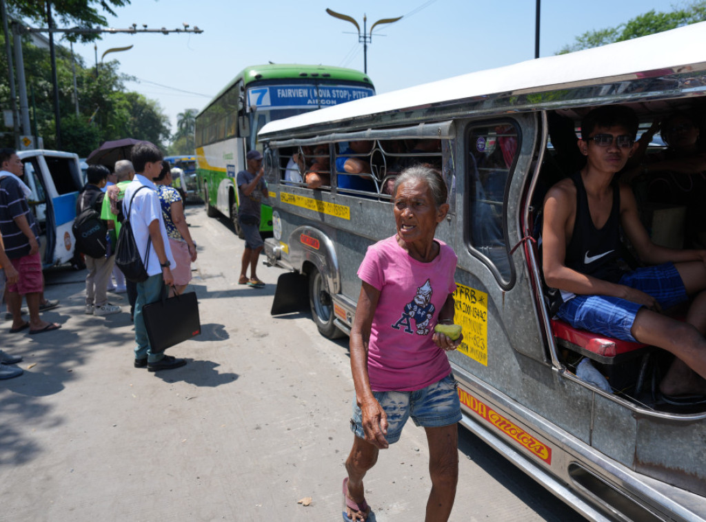 SAD i Izrael pojačavaju napade na civilnu infrastrukturu u Iranu