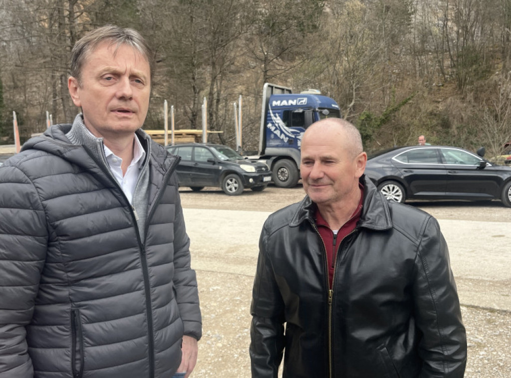 Bajina Bašta: Ministar Glišić obišao meštane bajnobaštanskog sela Rastište