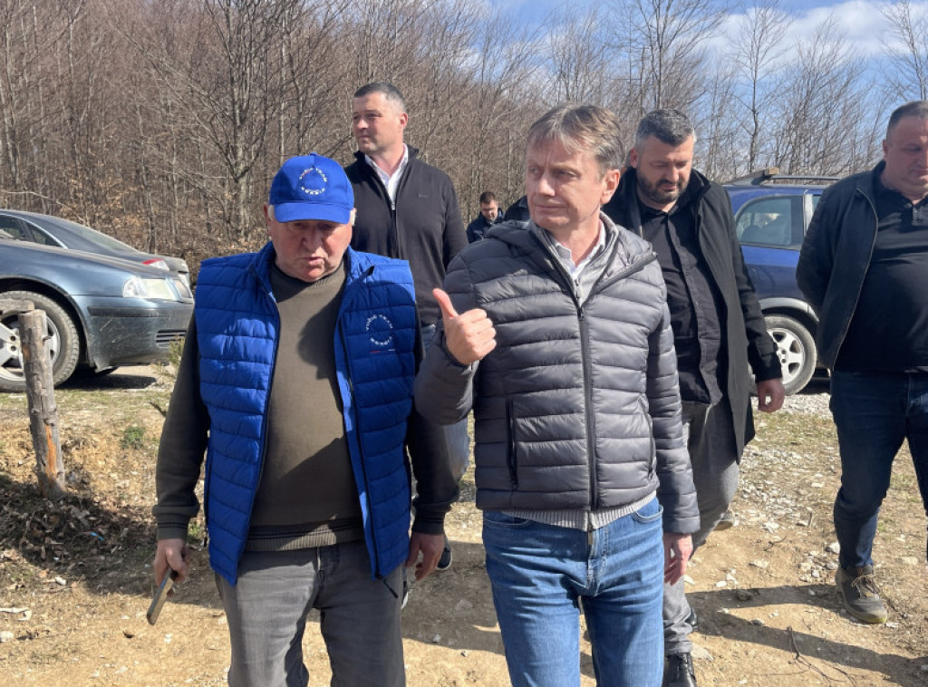 Ministar Glišić obišao selo Zaglavak kod Bajine Bašte