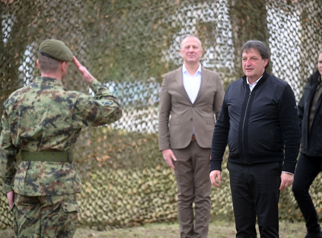 Ministar Gašić obišao kasarnu "Knjaz Miloš Obrenović" u Knjaževcu