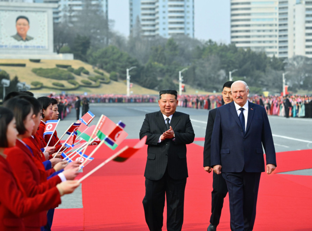 Lukašenko i Kim Džong Un razmenili poklone u vidu oružja, zlatnika i umetničkih dela