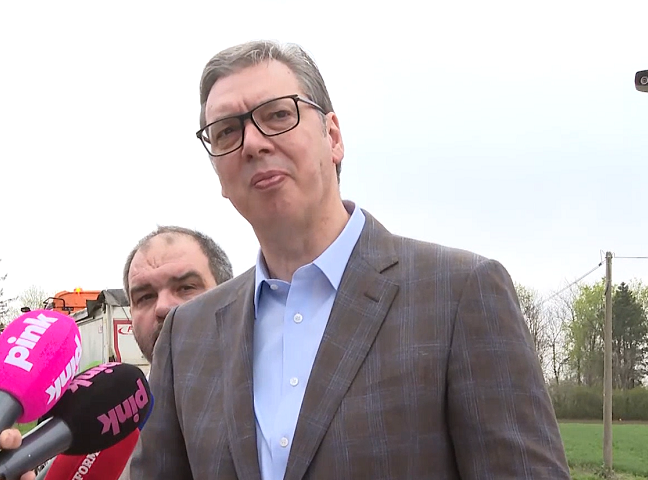 Vučić obilazi radove na revitalizaciji puta Kula - Lipar